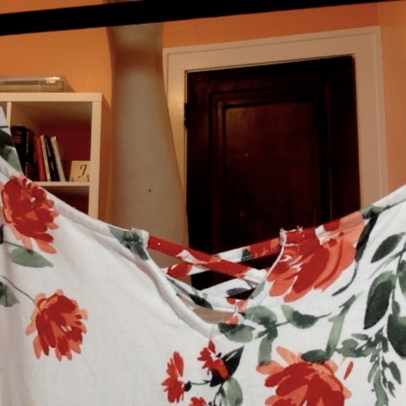 Torrid Super Soft Ivory Floral Lattice Ruffle Sleeve Top Size 0x - Picture 5 of 6